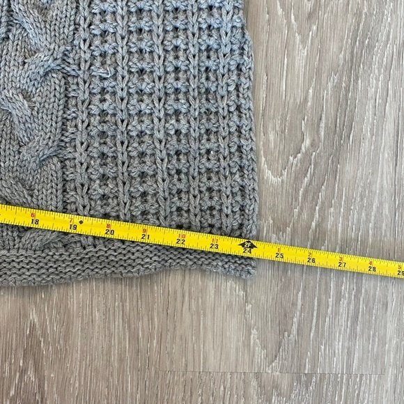 Kate & Mallory Sleeveless Open Front Cable Knit Cardigan/Vest. Gray. Medium - Picture 12 of 12